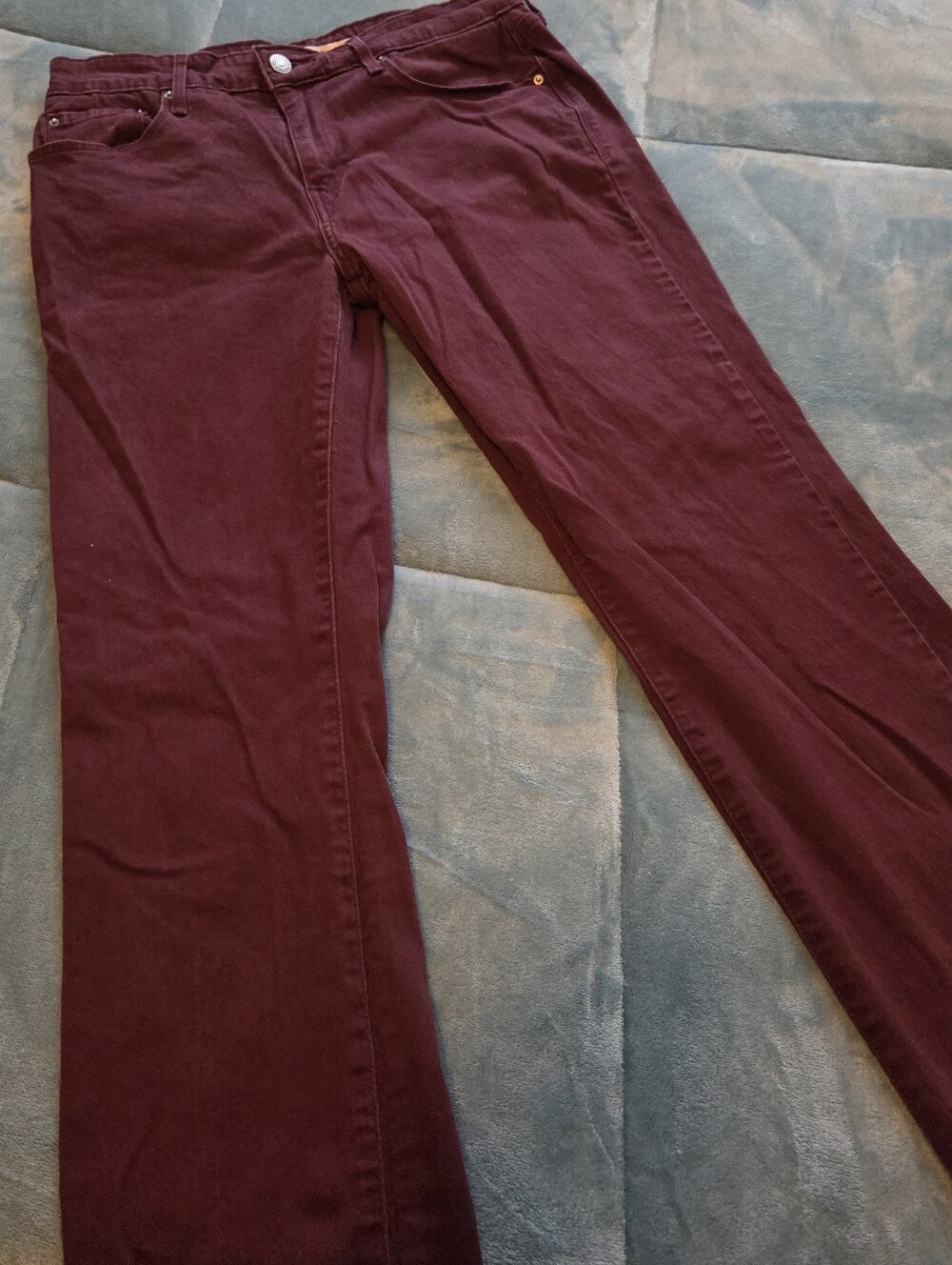 Levi's 505 Straight Jeans in Deep Wine Color SIZE 29
